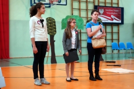 Uczniowie dokarmili psy